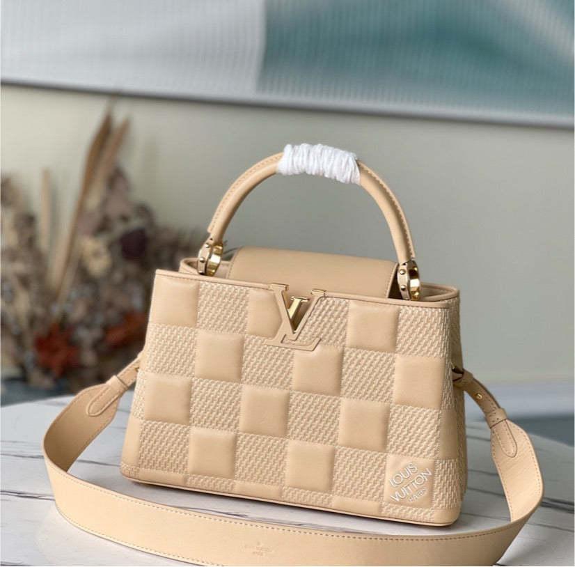 Louis Vuitton woman shoulder handbag